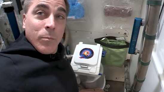 como os astronautas vão ao banheiro?